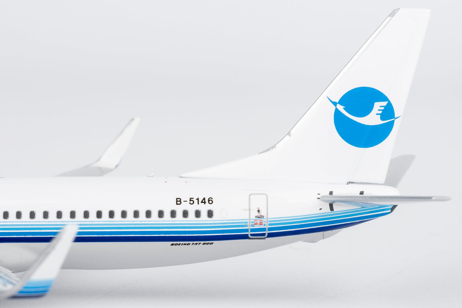 NG Models Xiamen Airlines (revised classics colors; Xiamen Airlines' first 737-800) Boeing 737-800/w B-5146 1/400 Aircraft Scale Model