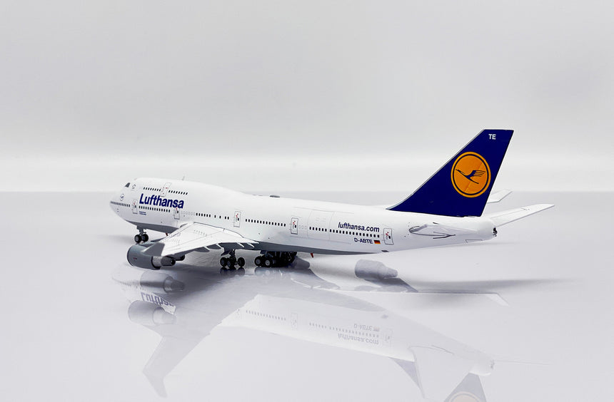 JC Wings Lufthansa Boeing 747-400 (D-ABTE) + Aviation Tag 1/400 Scale