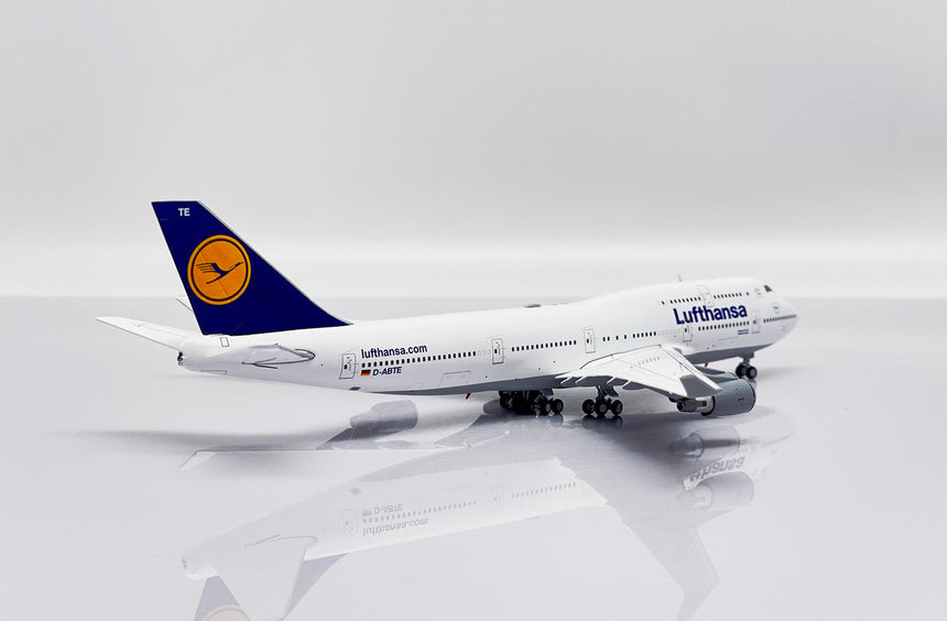 JC Wings Lufthansa Boeing 747-400 (D-ABTE) + Aviation Tag 1/400 Scale