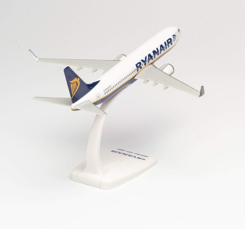 Herpa Ryanair Boeing 737-800 Snap-Fit Model Plane 1/200 Scale
