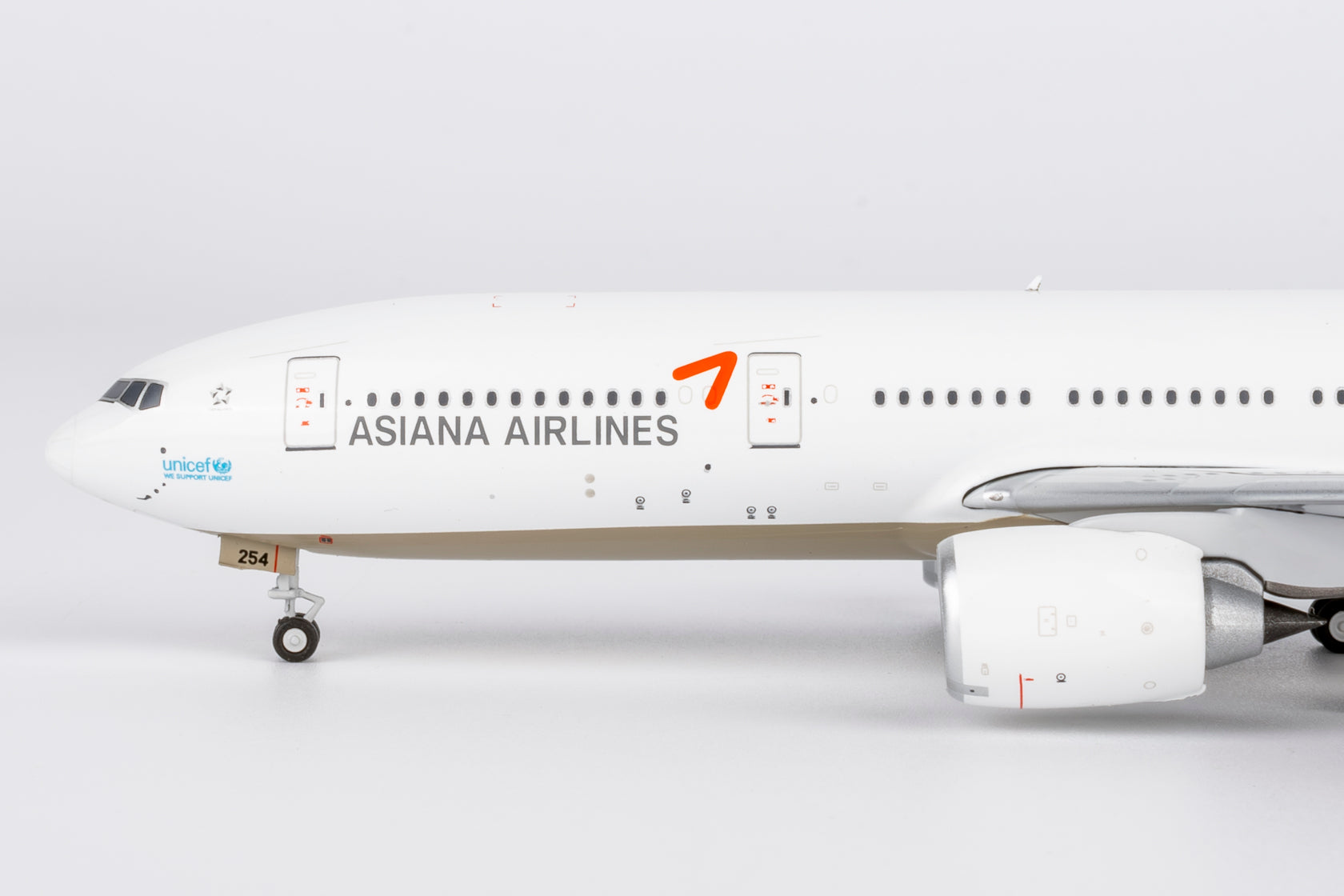 NG Models Asiana Airlines Boeing 777-200ER HL8254 1/400 Scale