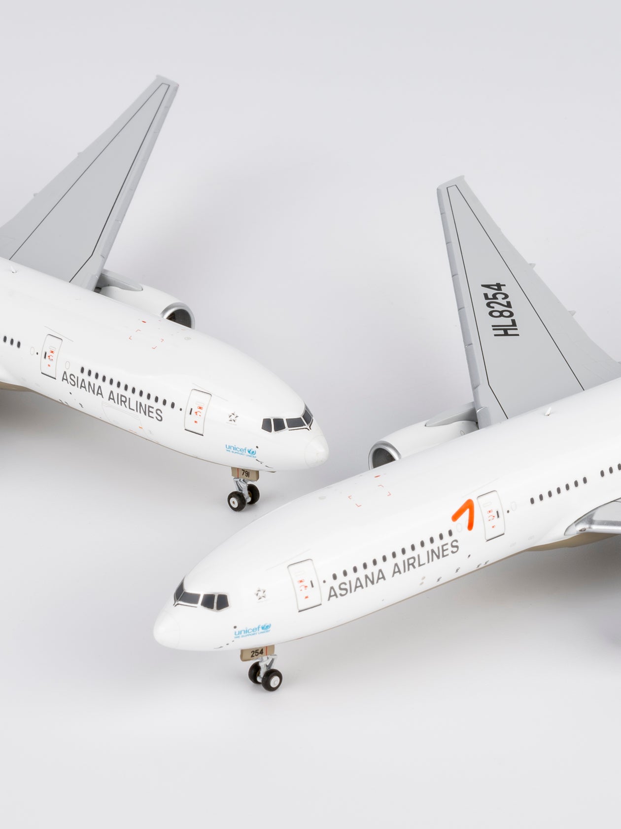 NG Models Asiana Airlines Boeing 777-200ER HL7791 (revised