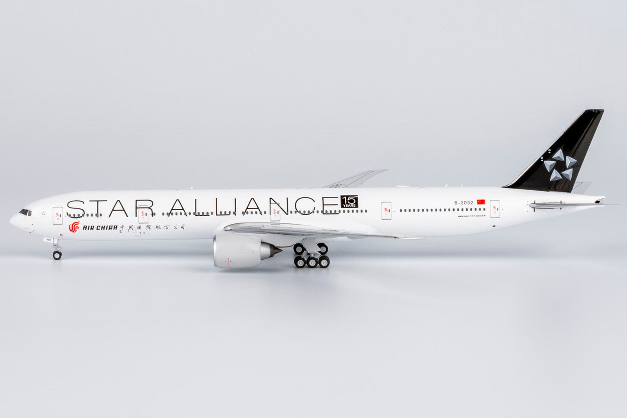 全日空商事　1/200 777-300ER STAR ALLIANCE 1/200 HOGAN ANA Boeing 777-300ER STAR ALLIANCE JA731A | eBay