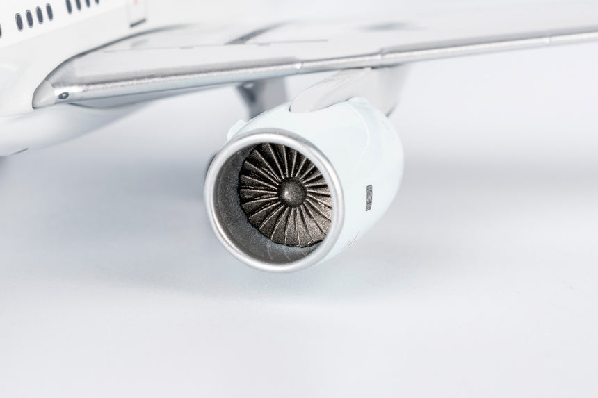 NG Models Cathay Pacific Airways Boeing 777-300 B-HNN 1/400 Scale