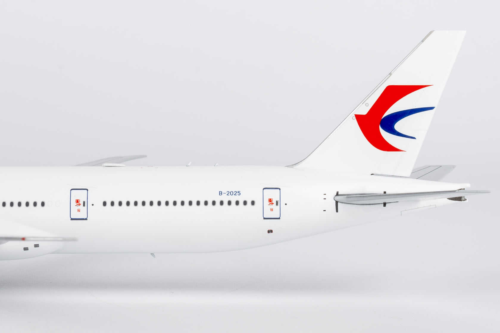 NG Models China Eastern Airlines Boeing 777-300ER B-2025 1/400