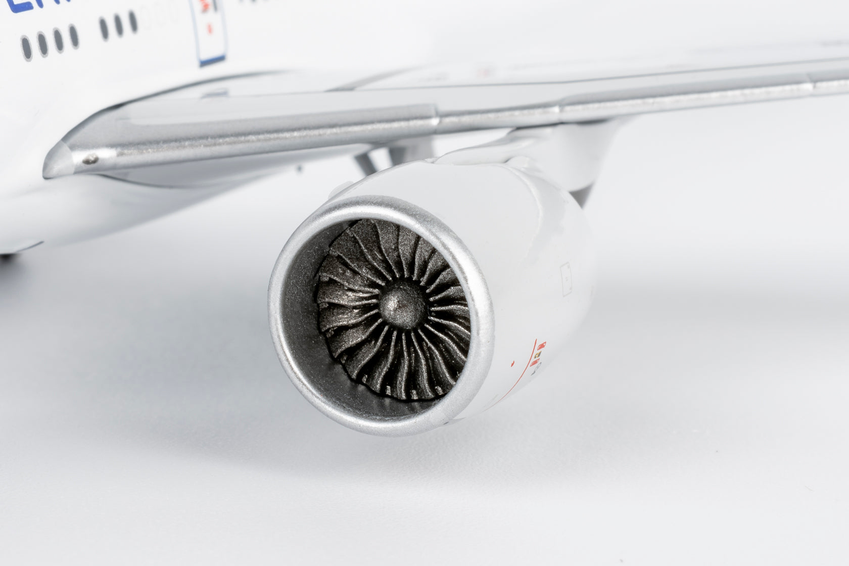 NG Models China Eastern Airlines Boeing 777-300ER B-2025 1/400