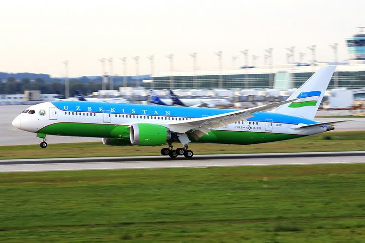 Phoenix Uzbekistan Government Boeing B787-8 UK001 1/400 Scale