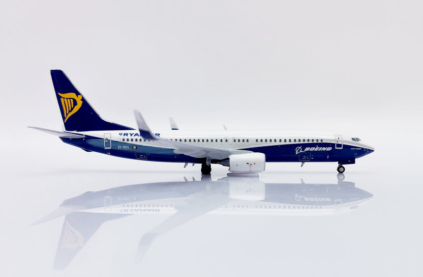 JC Wings Ryanair Boeing 737-800 "Dreamliner" (EI-DCL) 1/400 Aircraft Scale Model