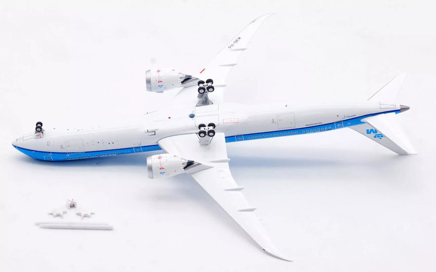 Aviation400 KLM Royal Dutch Airlines Boeing 787-10 Dreamliner PH-BKM (with detachable gear) 1/400 Scale