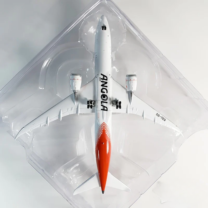 Phoenix TAAG Angola Airlines Boeing B787-9 D2-TEQ 1/400 Aircraft Scale Model