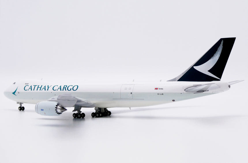 JC Wings Cathay Cargo Boeing 747-8F (B-LJN) 1/400 Aircraft Scale Model