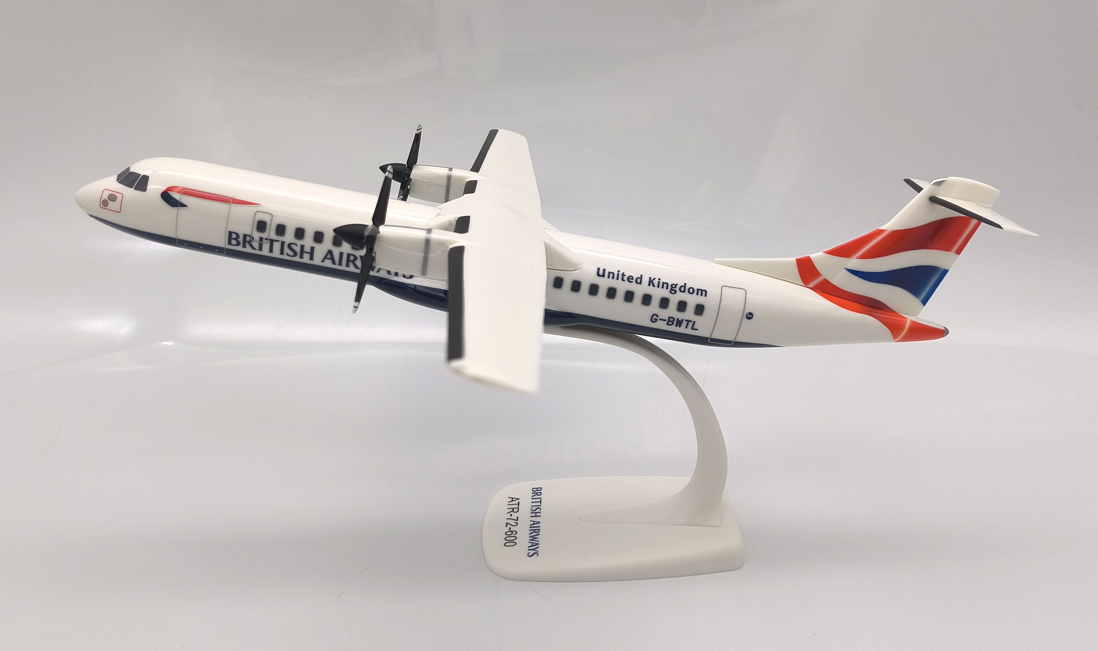 ATR 72-600 モデル 1:100 スケール ATR 72-600 1:100 Display Model - Skymarks SK-SKR1068 - $59.95