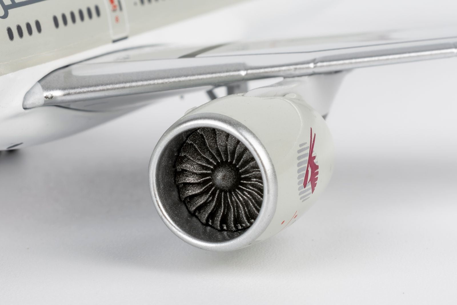 NG Models Qatar Airways Boeing 777-300ER A7-BAV 1/400 Aircraft