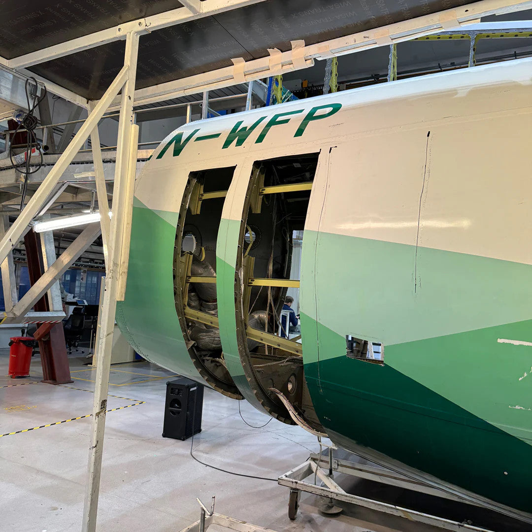 AviationTag Wideroe Dash 8 - LN-WFP Light Green