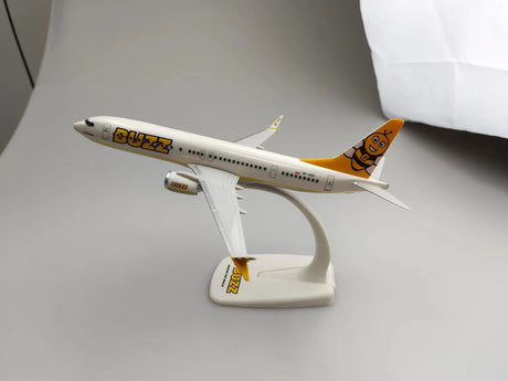 BUZZ Boeing 737 Max8 1/200 20cm - Snap-fit Model