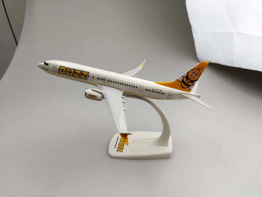 BUZZ Boeing 737 Max8 1/200 20cm - Snap-fit Model