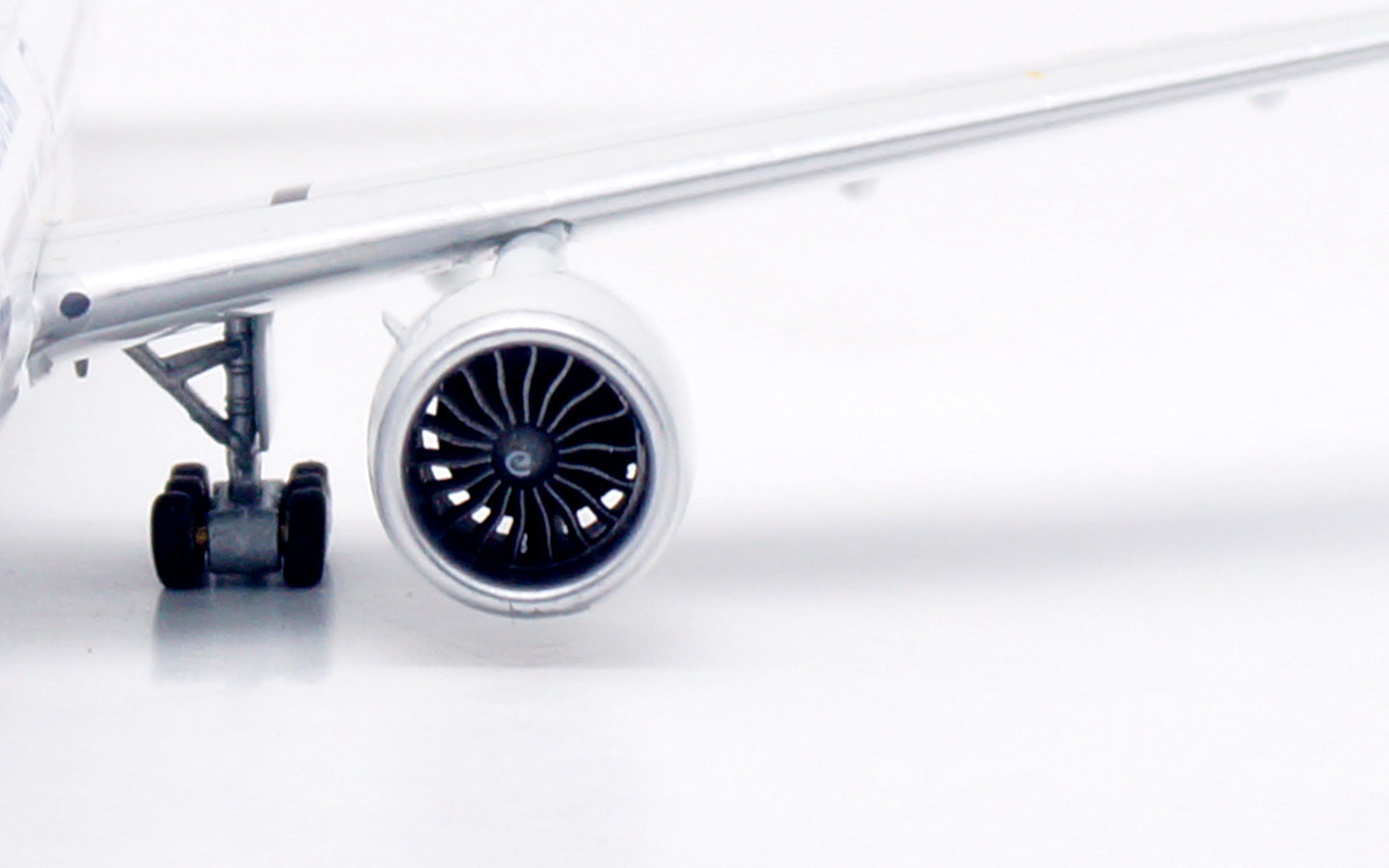 Aviation400 China Eastern Airlines Boeing 777-300ER B-2025