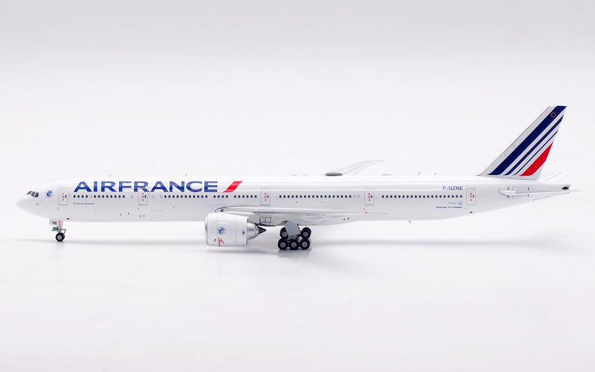 Aviation400 Air France Boeing 777-328ER F-GZNE (detachable gear) 1/400 Aircraft Scale Model