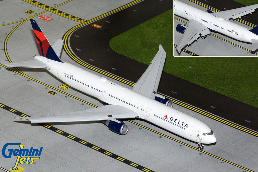 GeminiJets Delta Air Lines Boeing B767-400ER N842MH "Vince Dooley" New Tooling (Flaps Down) 1/200 Aircraft Scale Model