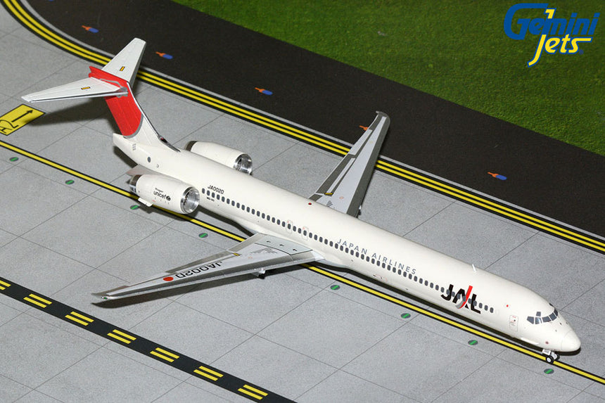 GeminiJets Japan Airlines McDonnell MD-90 JA002D (upgraded stand) 1/200 Aircraft Scale Model