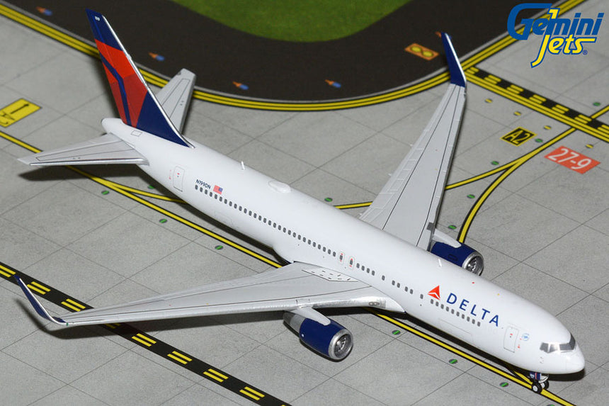 GeminiJets Delta Air Lines Boeing 767-300ER(W) N199DN 1/400 Aircraft Scale Model