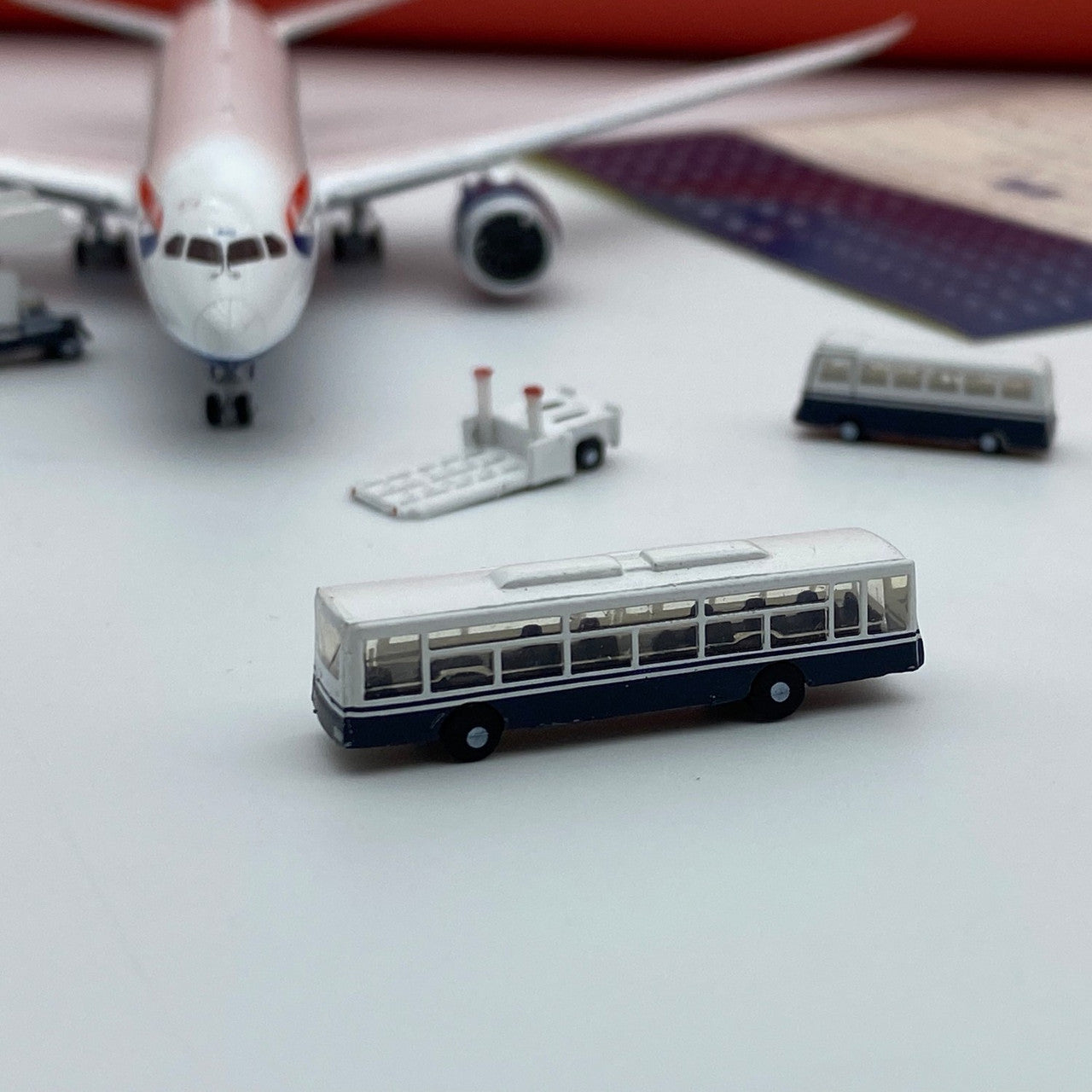 Gemini Jets Airport Accessories GSE 14 Piece Set 1/400 GJARPTSETA