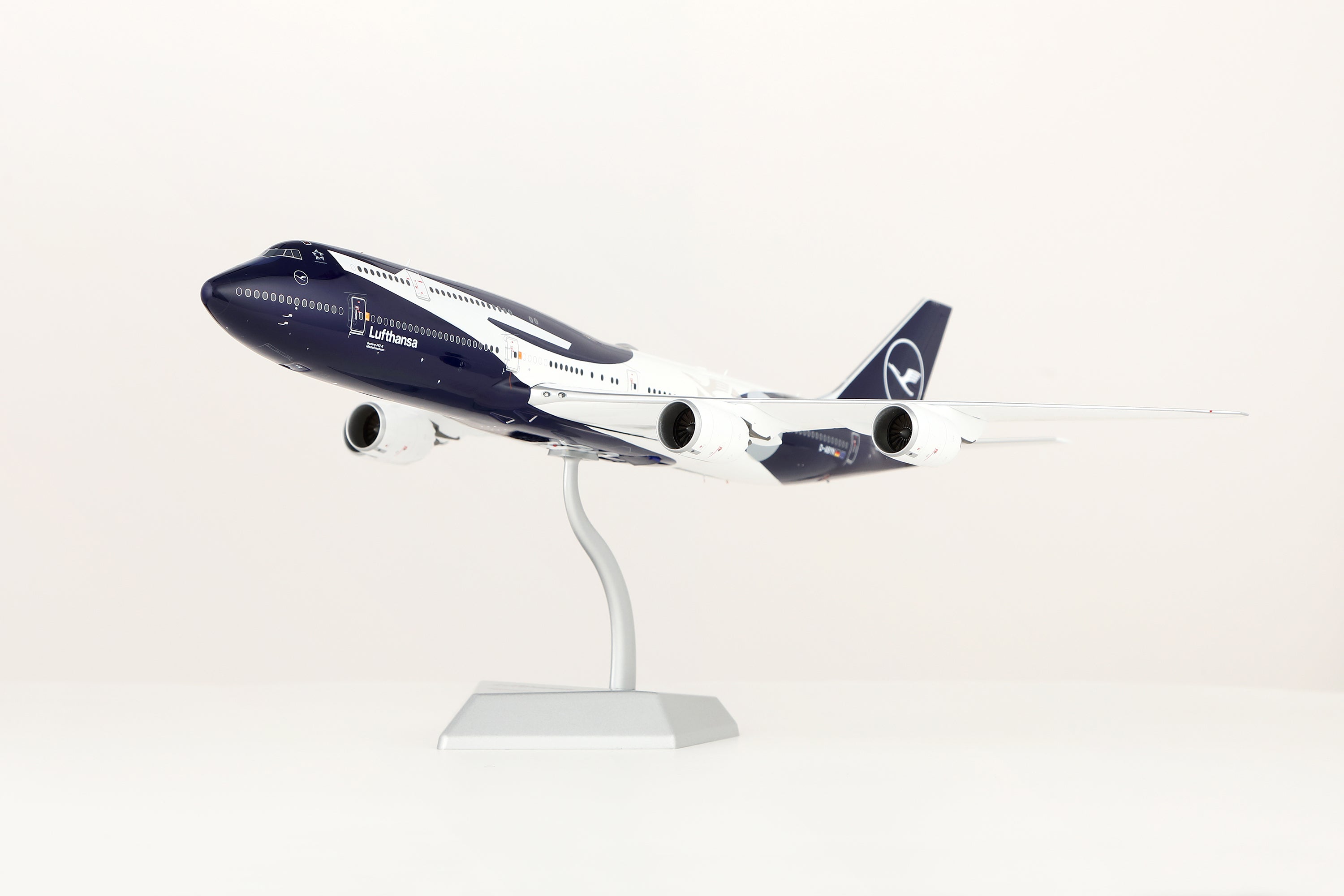 SQ Wings Lufthansa Boeing B747-8 D-ABYN 1/200 Aircraft Scale Model