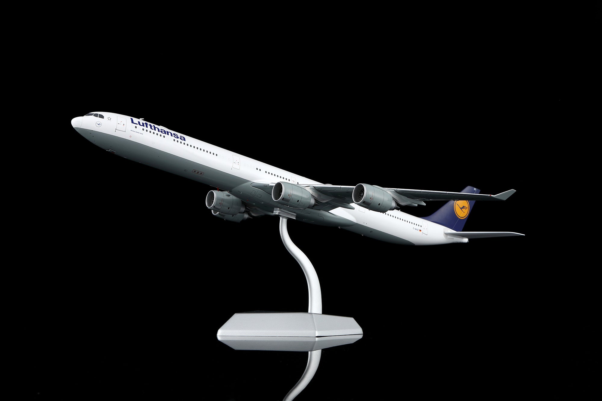 Lufthansa Airbus A340-600 1:200サイズ模型 SQ Wings Lufthansa Airbus A340-600 D-AIHZ 1/200 Aircraft Scale