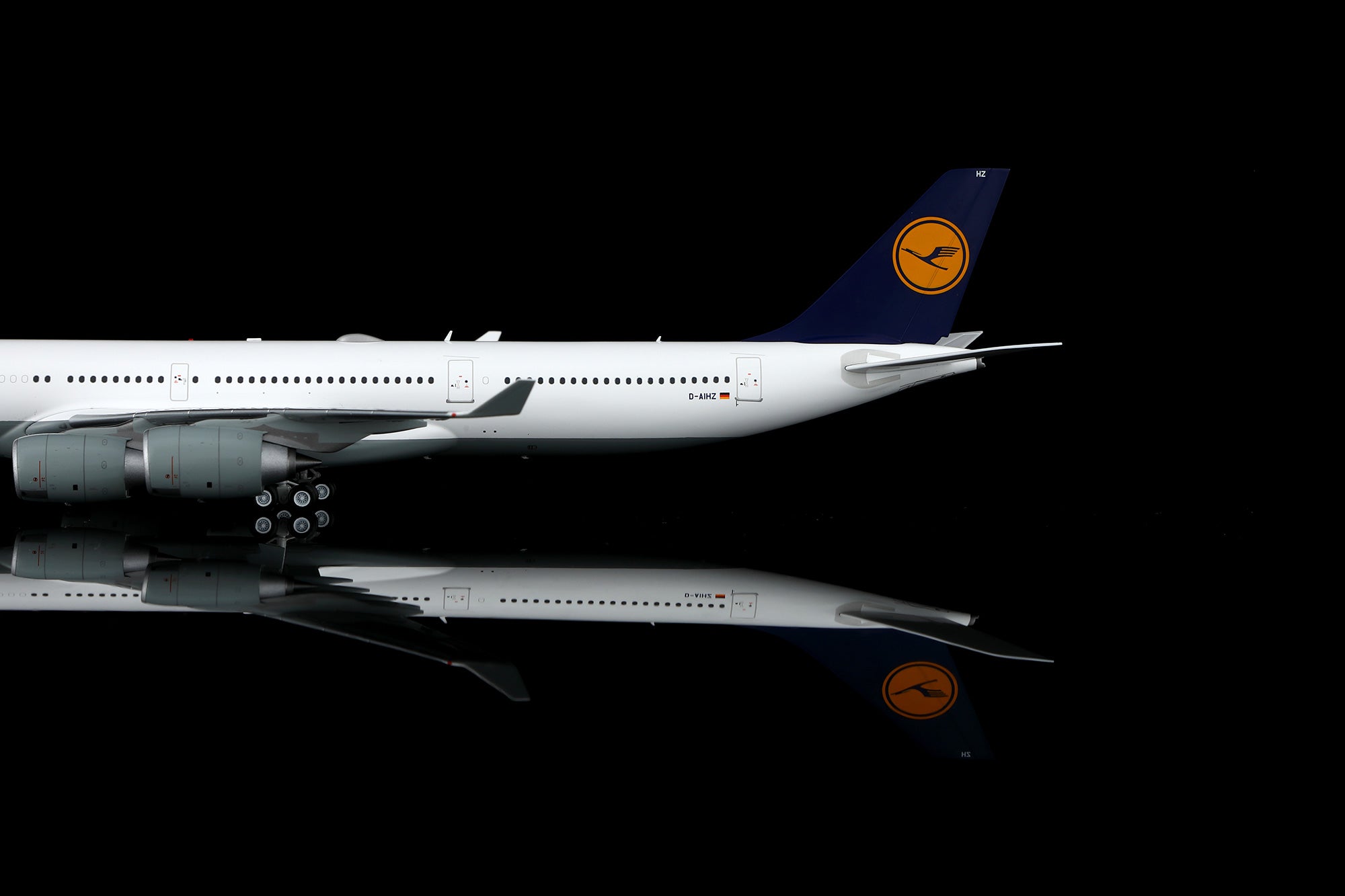 SQ Wings Lufthansa Airbus A340-600 D-AIHZ 1/200 Aircraft Scale