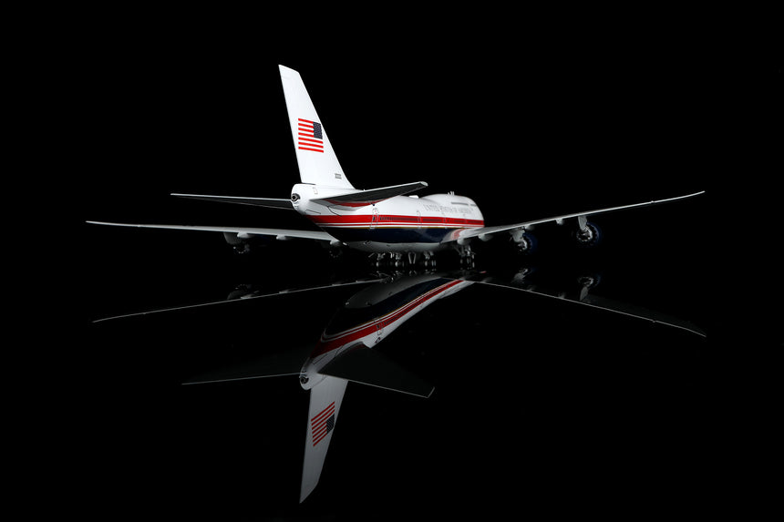 SQ Wings UNITED STATES OF AMERICA Air Force One Boeing B747-8 30000 1/200 Aircraft Scale Model