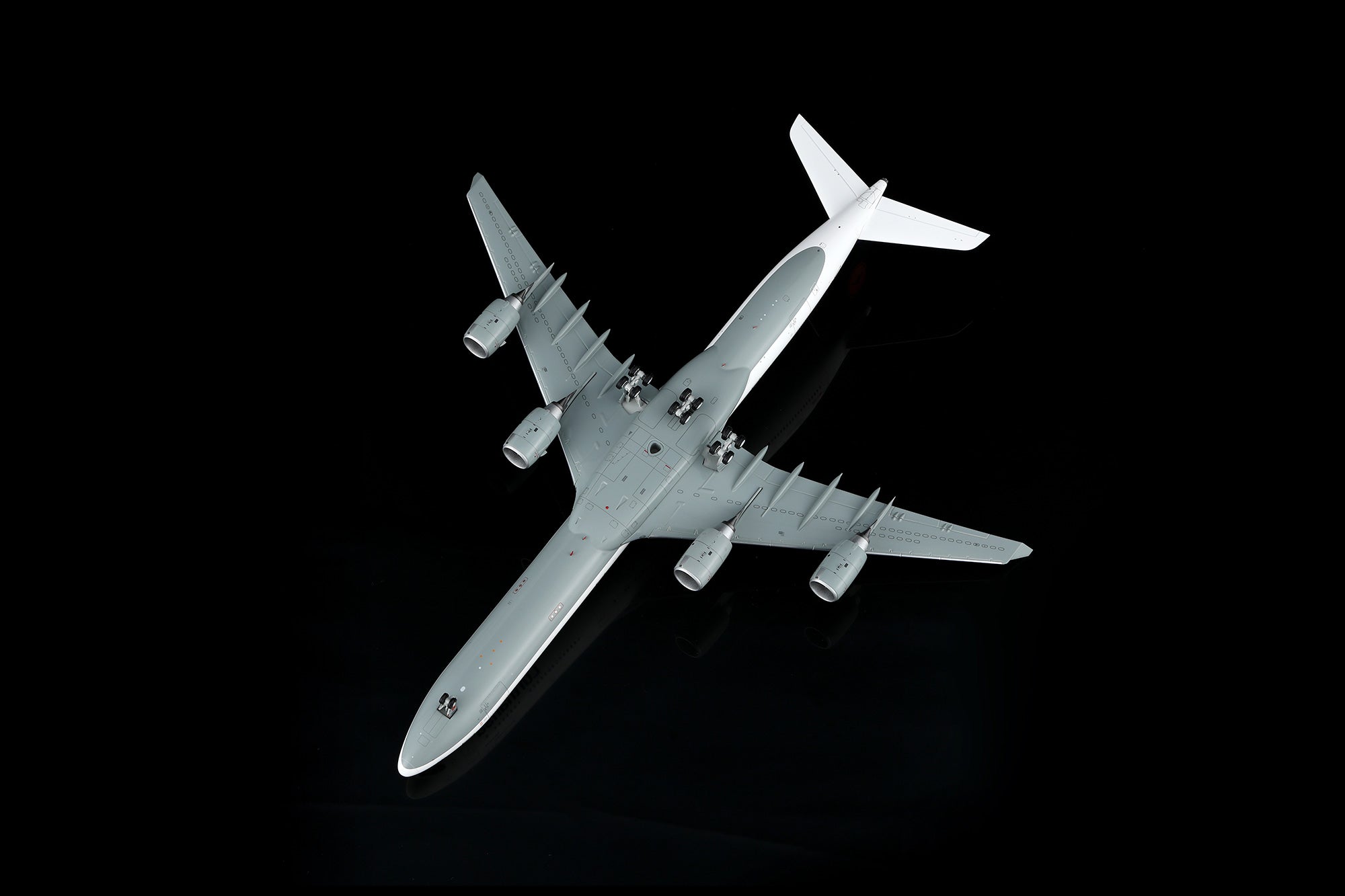 SQ Wings Lufthansa Airbus A340-600 D-AIHZ 1/200 Aircraft Scale