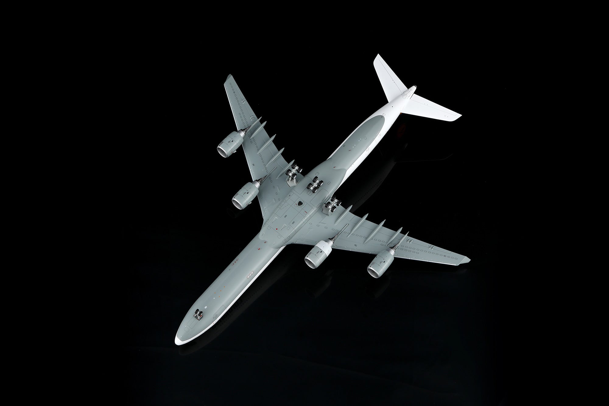 SQ Wings Lufthansa Airbus A340-600 D-AIHX 1/200 Aircraft Scale