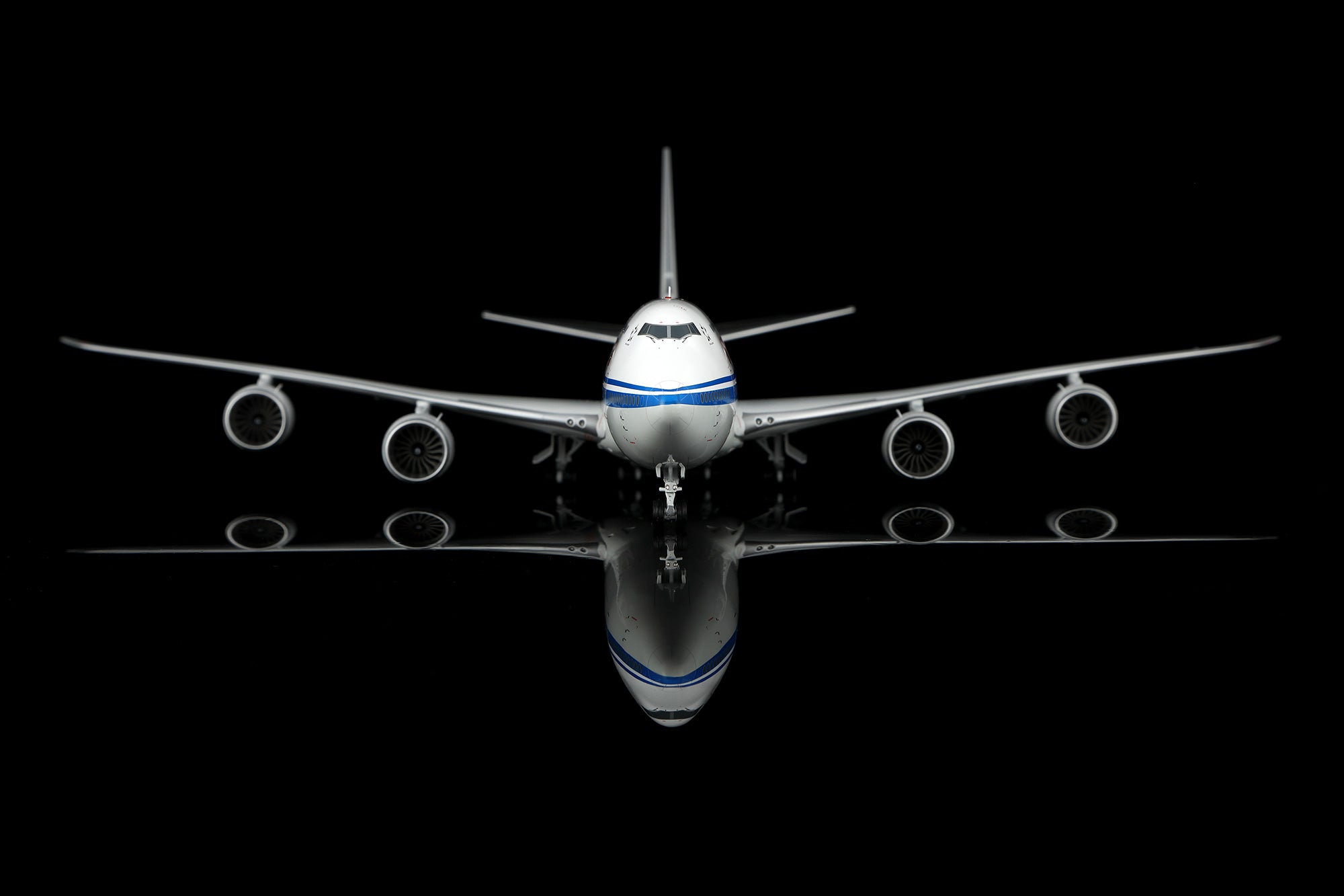 SQ Wings Air China Boeing B747-8 B-2486 1/200 Aircraft Scale Model