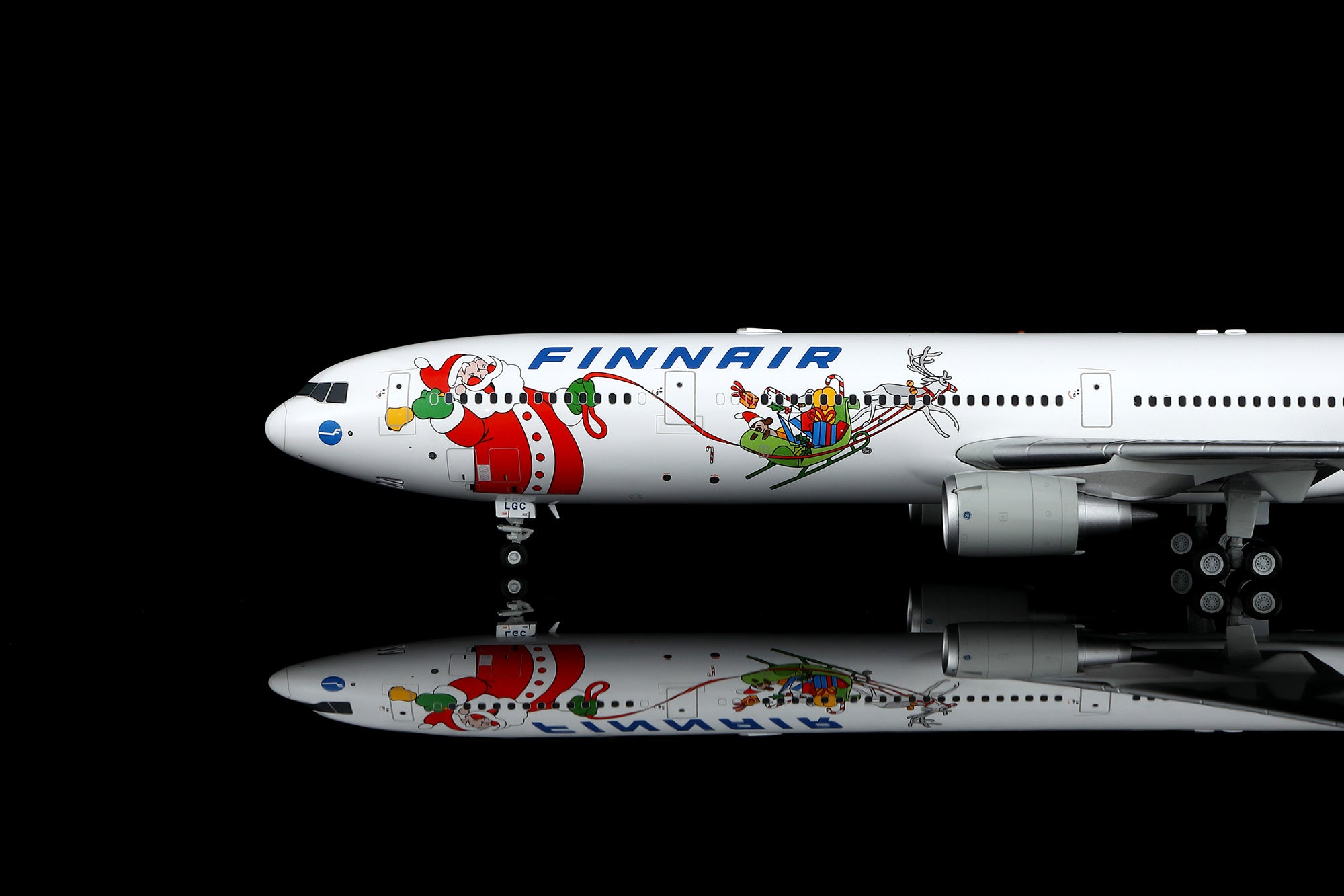 SQ Wings Finnair McDonnell Douglas MD-11 OH-LGC 