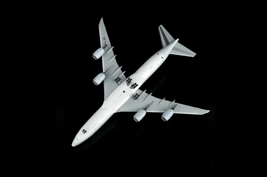 SQ Wings Cathay Cargo "Interactive Series" Boeing B747-8F B-LJN 1/200 Aircraft Scale Model