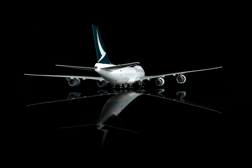 SQ Wings Cathay Cargo "Interactive Series" Boeing B747-8F B-LJN 1/200 Aircraft Scale Model