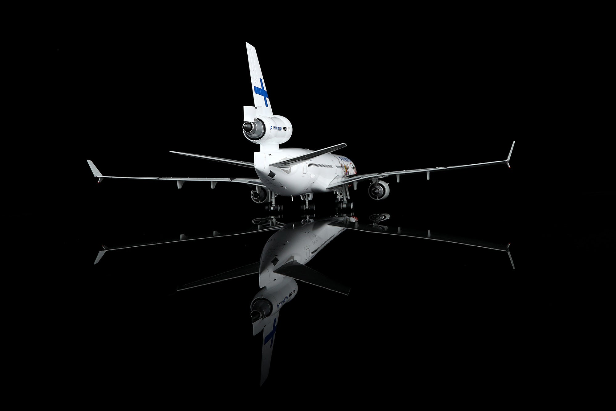 SQ Wings Finnair McDonnell Douglas MD-11 OH-LGC 