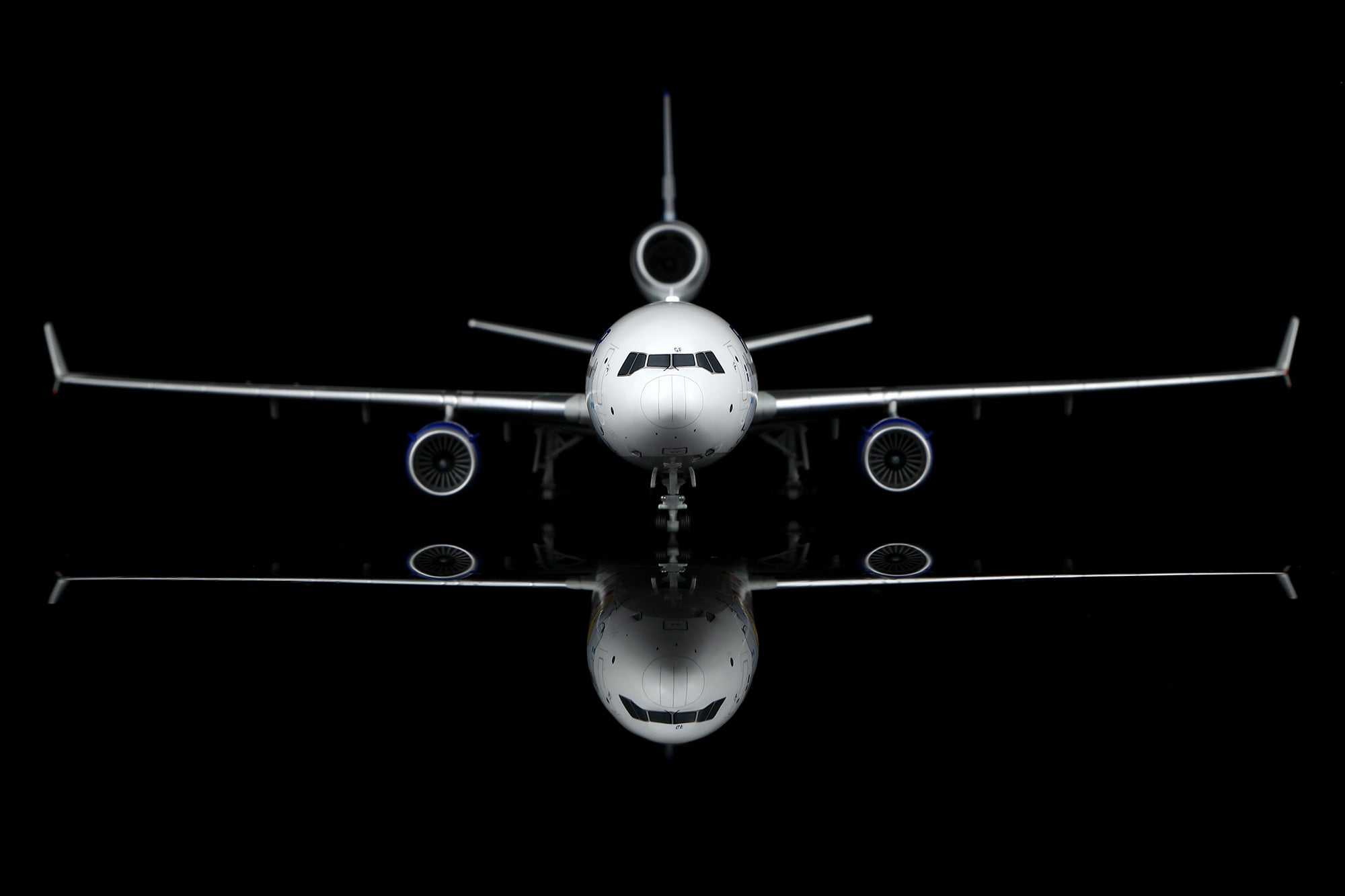 SQ Wings Finnair McDonnell Douglas MD-11 OH-LGF 
