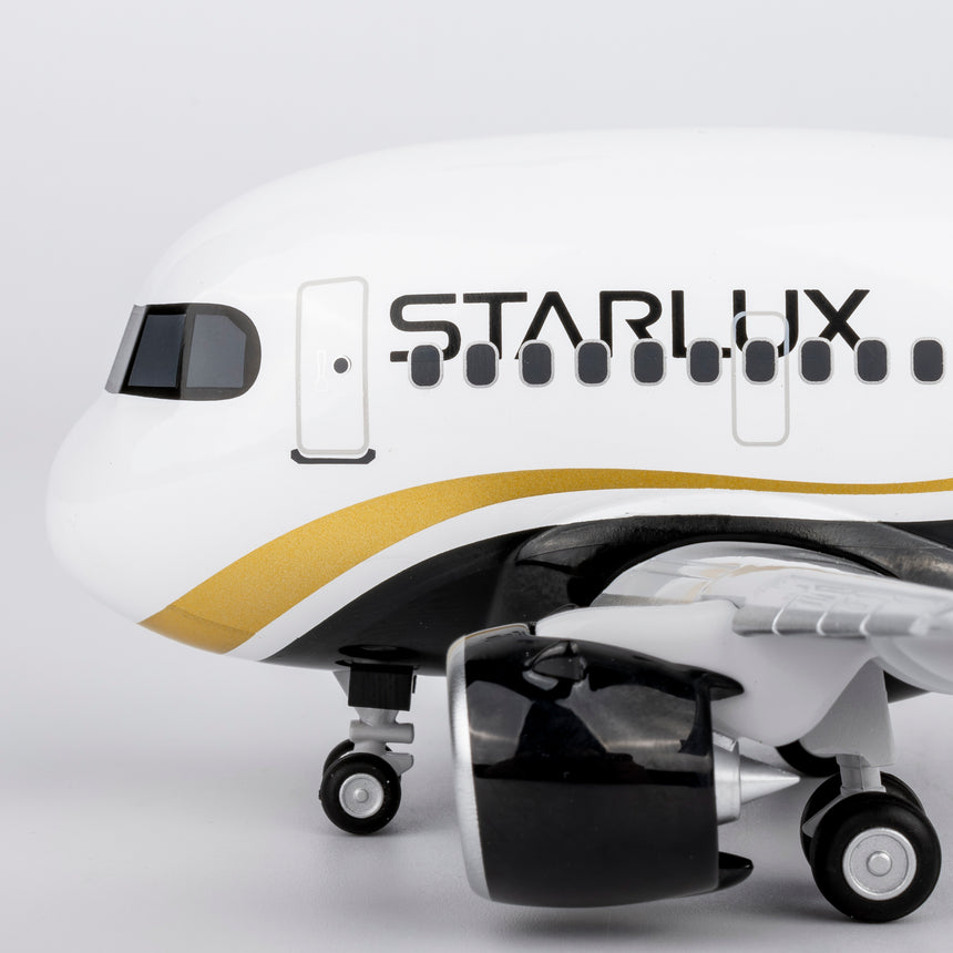 CUMO Wings Airbus A321neo Cute Aircraft Model – STARLUX Airlines Edition - Snap-Fit ABS Collectible Airplane with Display Stand 10.5×12.5×7.5 cm
