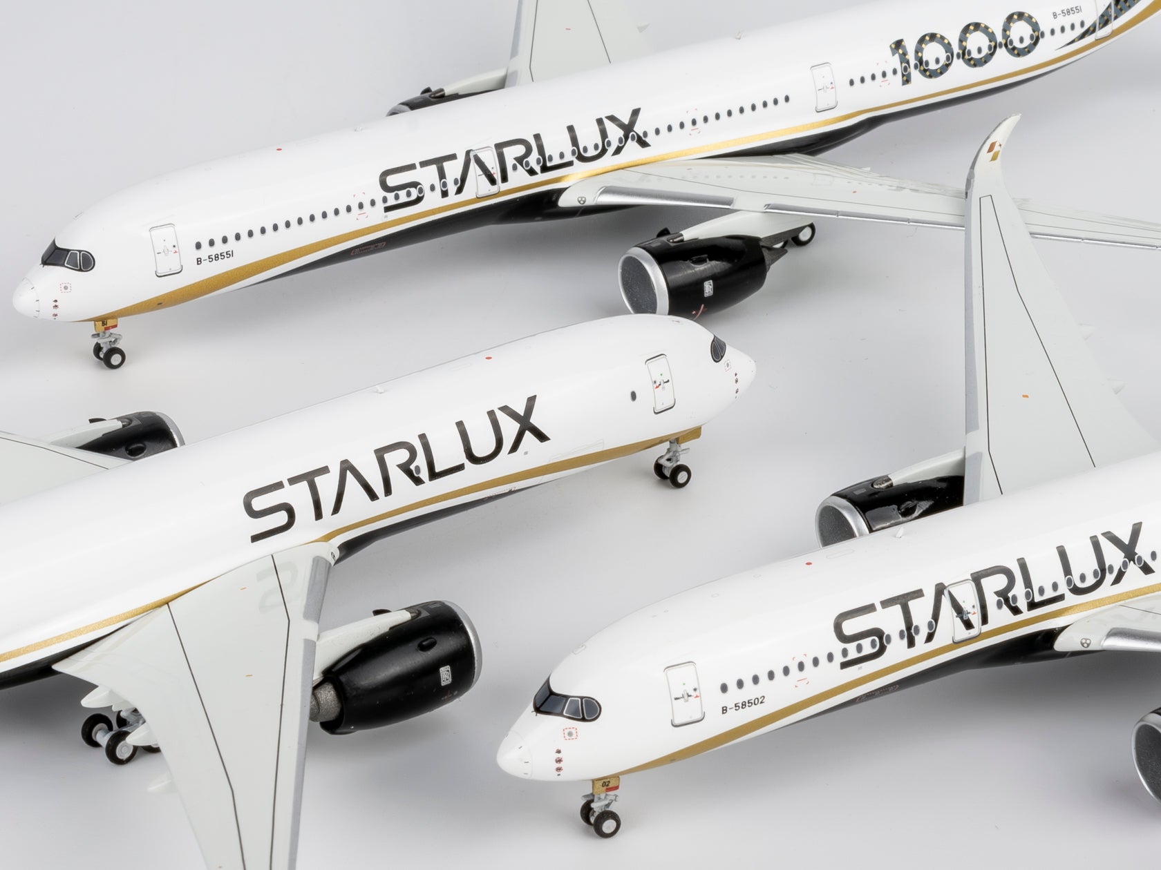 NG Models Starlux Airlines (Carbon Fiber colors; first A350-1000