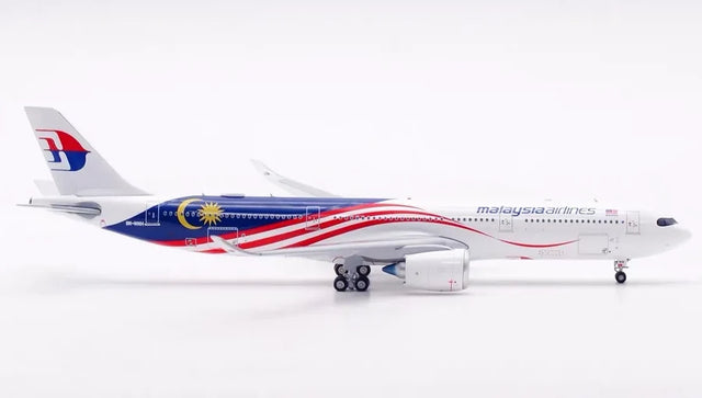 Aviation400 Malaysia Airlines Airbus A330-900 9M-MNH (detachable gear) 1/400 Aircraft Scale Model