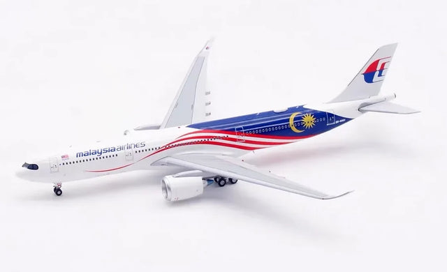 Aviation400 Malaysia Airlines Airbus A330-900 9M-MNH (detachable gear) 1/400 Aircraft Scale Model