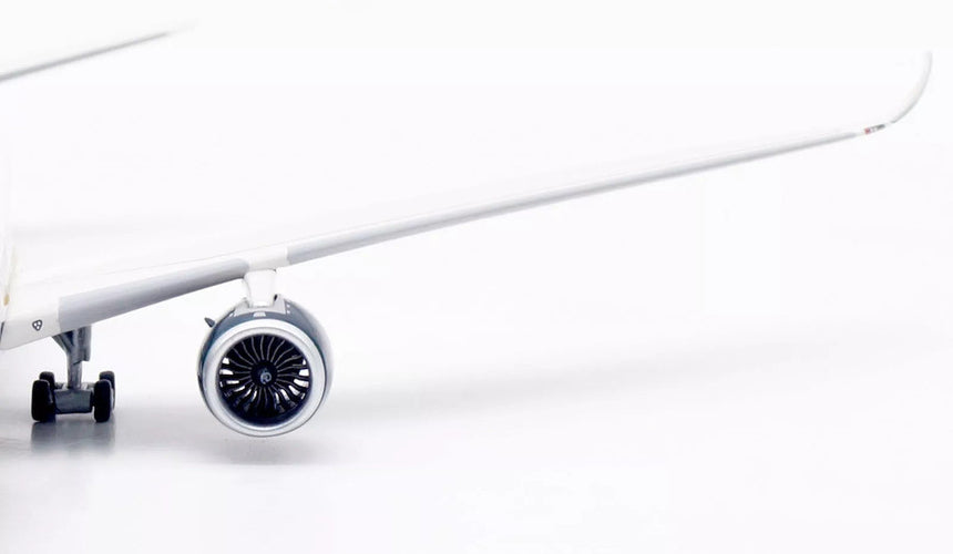 Aviation400 STARLUX Airlines Airbus A350-941 B-58503 (with detachable gear) 1/400 Scale