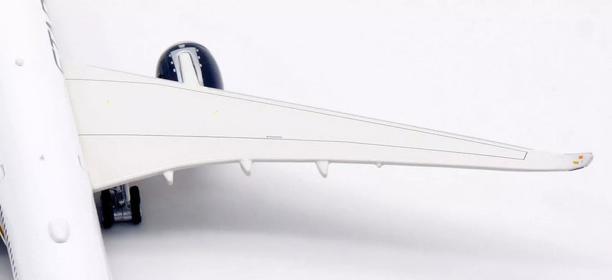 Aviation400 STARLUX Airlines Airbus A350-941 B-58503 (with detachable gear) 1/400 Scale