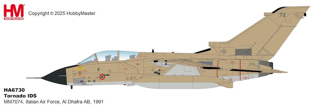 Hobby Master Tornado IDS MM7074, Italian Air Force, Al Dhafra AB, 1991 1/72 Aircraft Scale Model