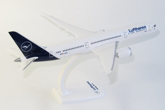 Lufthansa Snap-fit Boeing 787-9 1/200 Snap-fit model