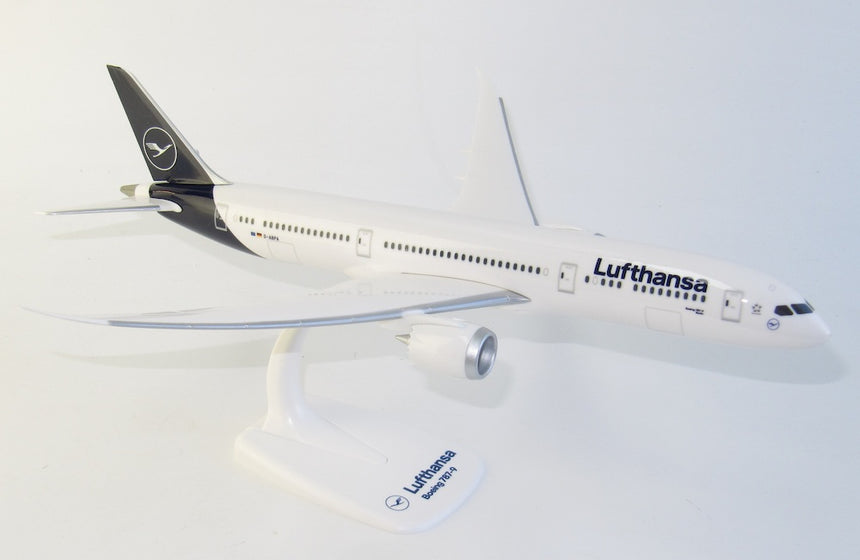 Lufthansa Snap-fit Boeing 787-9 1/200 Snap-fit model