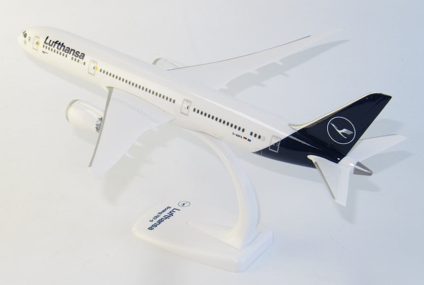 Lufthansa Snap-fit Boeing 787-9 1/200 Snap-fit model