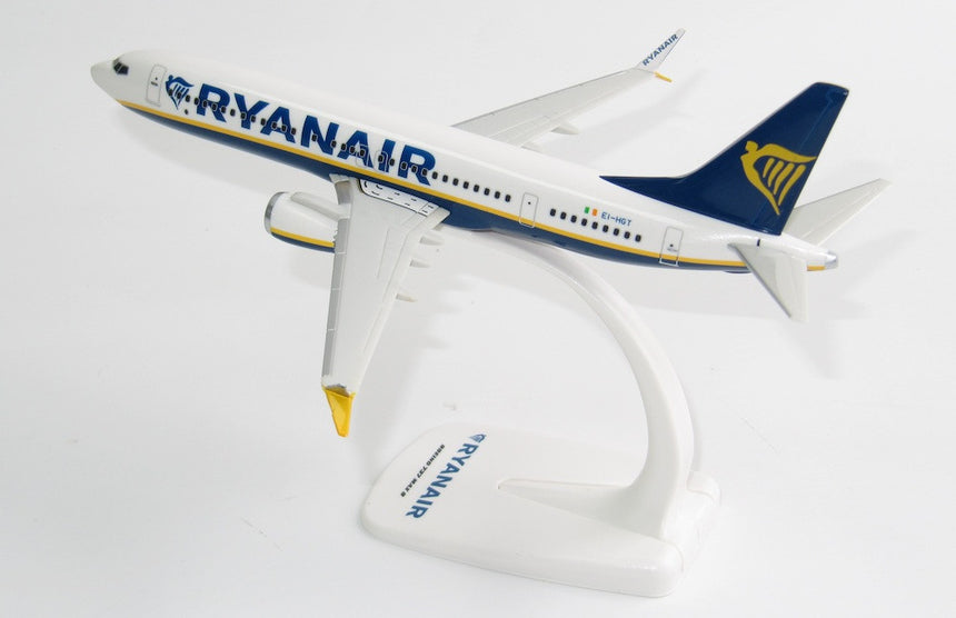 PPC Models Ryanair Boeing 737 MAX Snap-Fit Model Plane 1/200 Scale