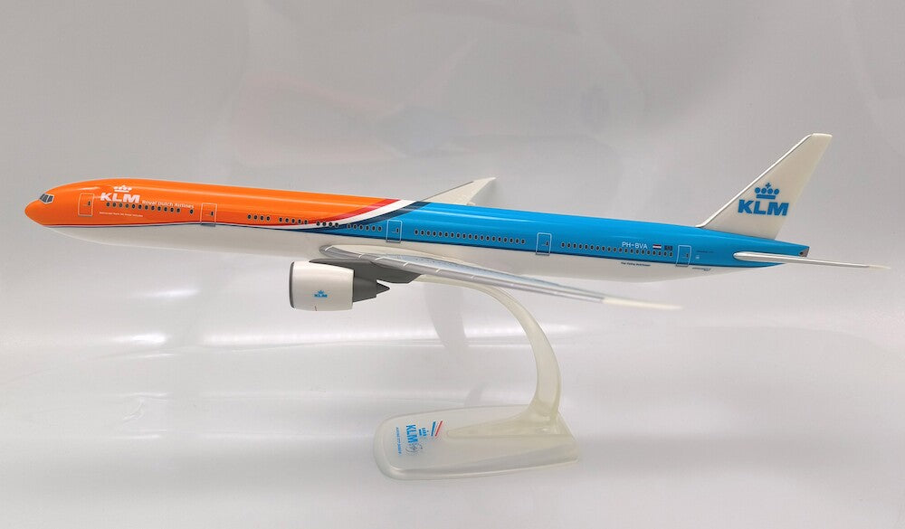 KLM Snap-fit Boeing 777-300ER 1/200 - Aircraft Model Store